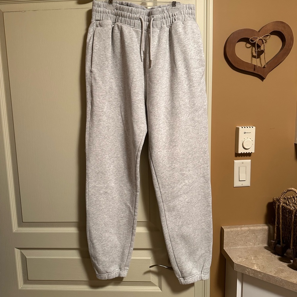 Abercrombie & Fitch Light Grey Relaxed Joggers. Size M long.